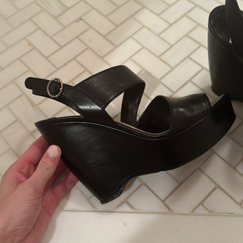 Prada black leather heel - Picture 5 of 8